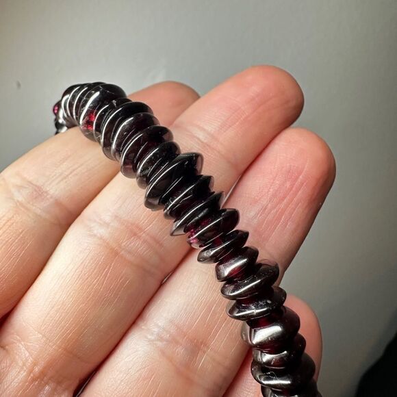 Genuine graduated garnet disk beaded stretchy bracelet!! - Picture 5 of 9